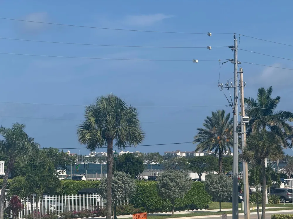 402 Lake Shore Drive #202 West Palm Beach, FL 33403