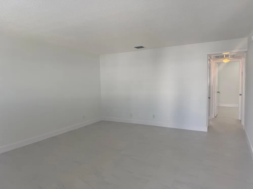 402 Lake Shore Drive #202 West Palm Beach, FL 33403