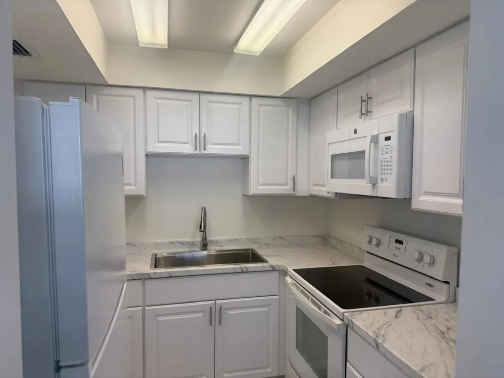 402 Lake Shore Drive #202 West Palm Beach, FL 33403