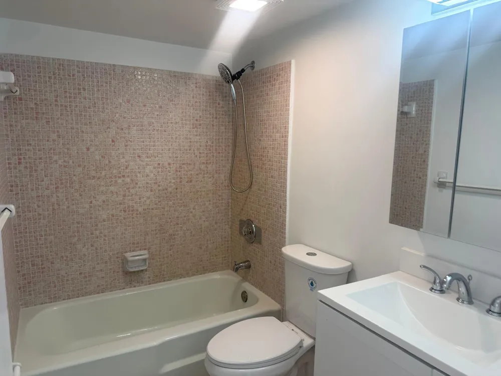 402 Lake Shore Drive #202 West Palm Beach, FL 33403