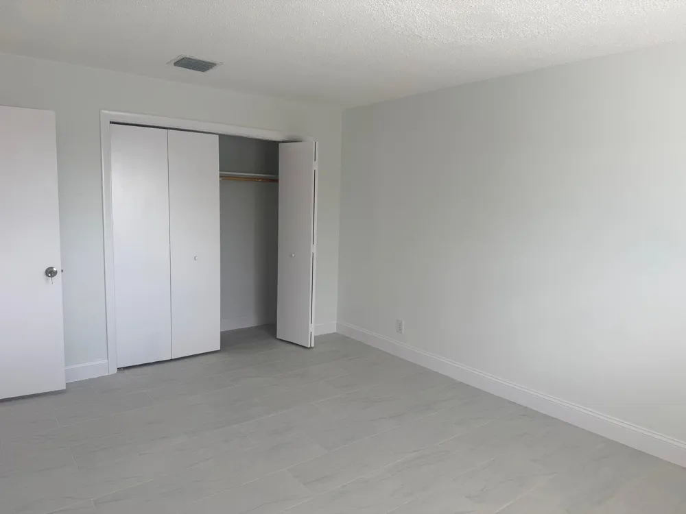 402 Lake Shore Drive #202 West Palm Beach, FL 33403