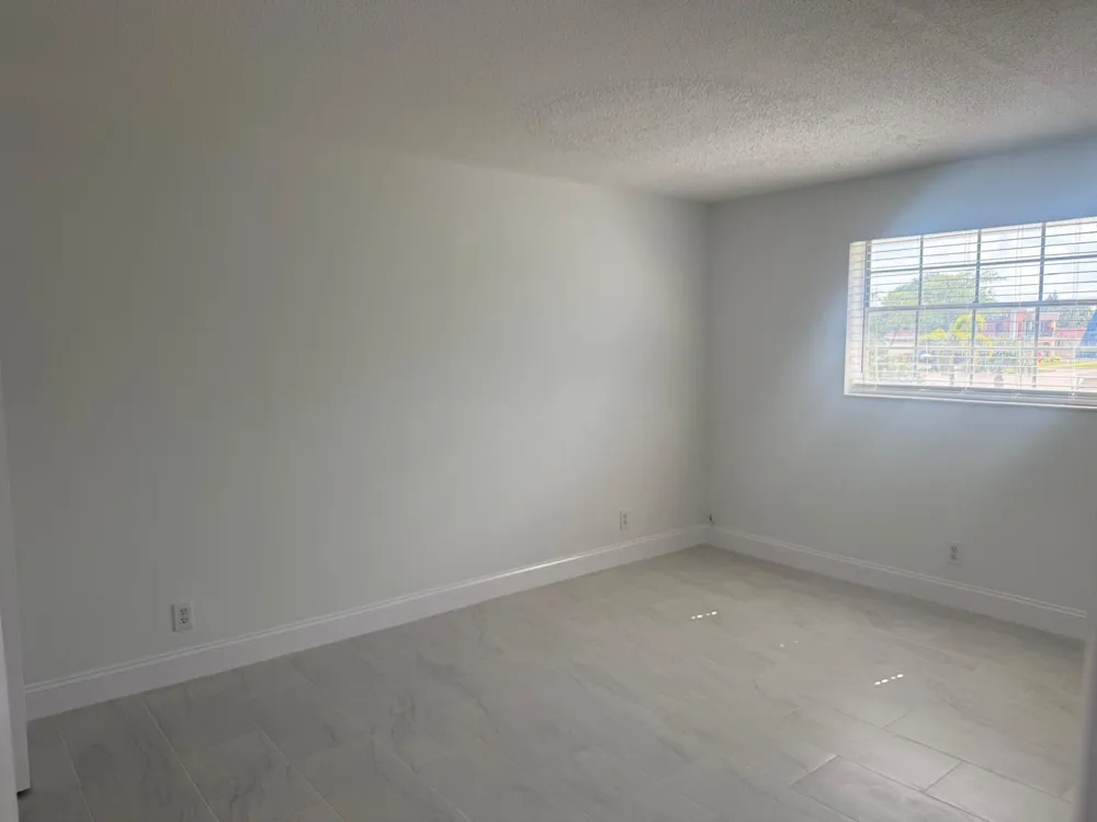 402 Lake Shore Drive #202 West Palm Beach, FL 33403