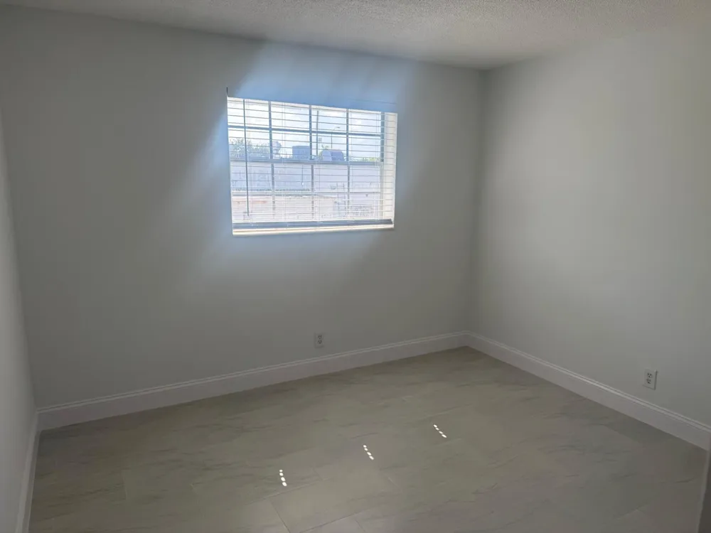 402 Lake Shore Drive #202 West Palm Beach, FL 33403