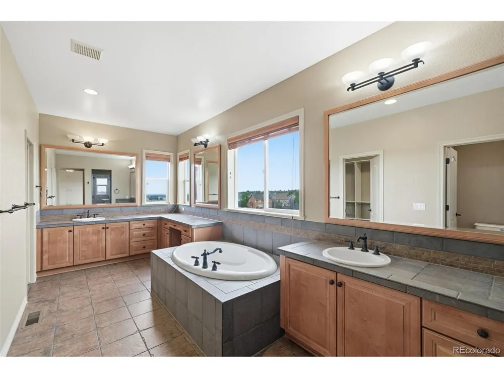 10977 Glengate Circle Highlands Ranch, CO 80130