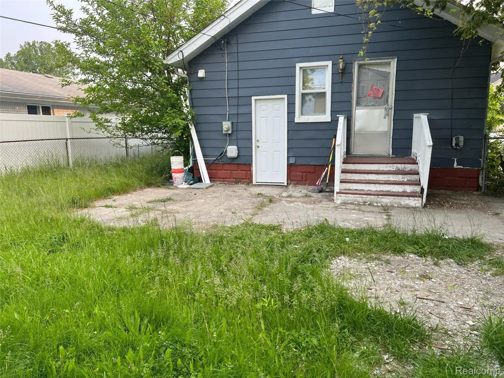 71 Biltmore Drive Troy City, MI 48084