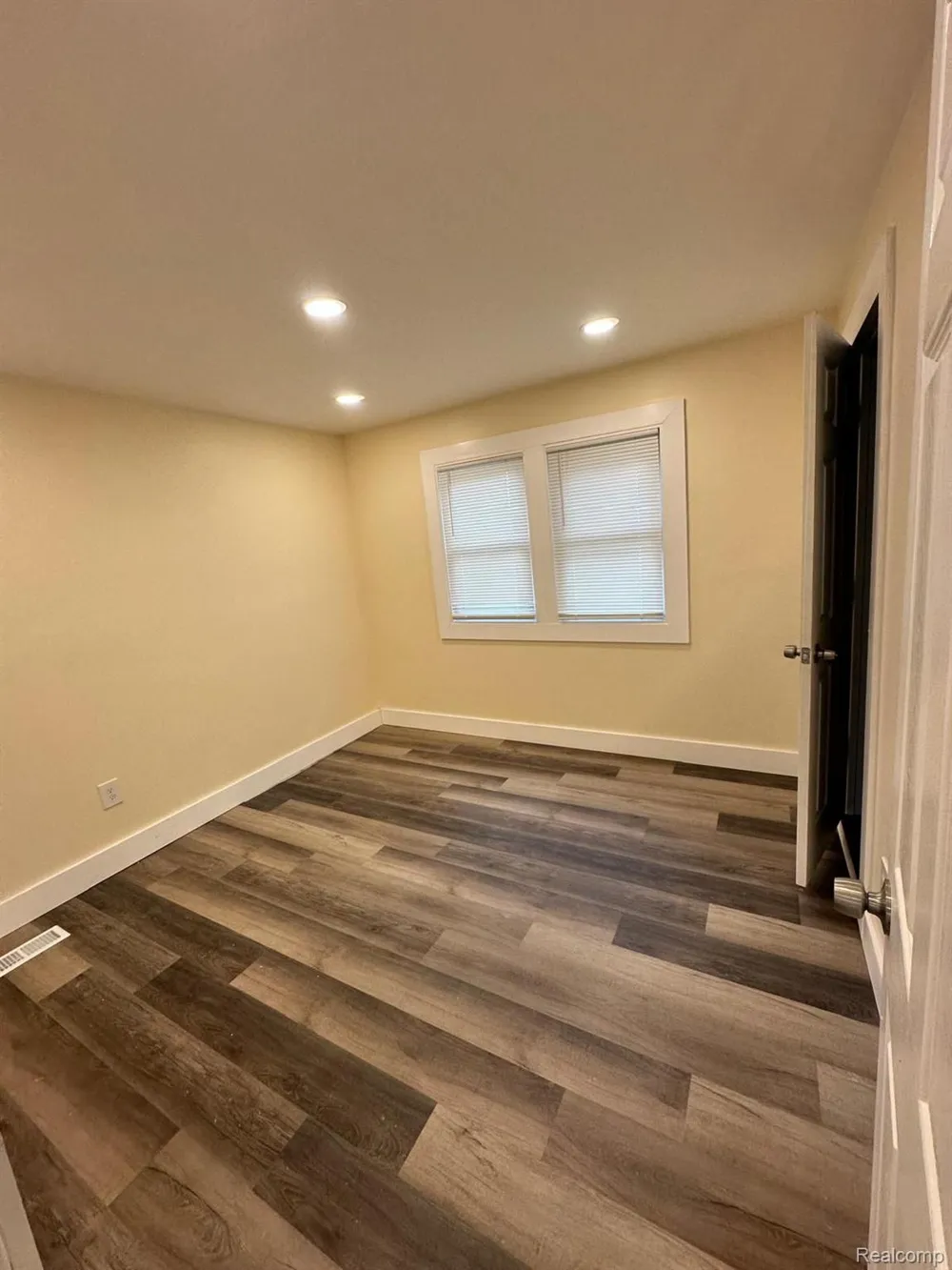 71 Biltmore Drive Troy City, MI 48084