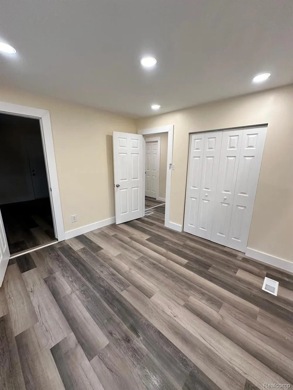 71 Biltmore Drive Troy City, MI 48084