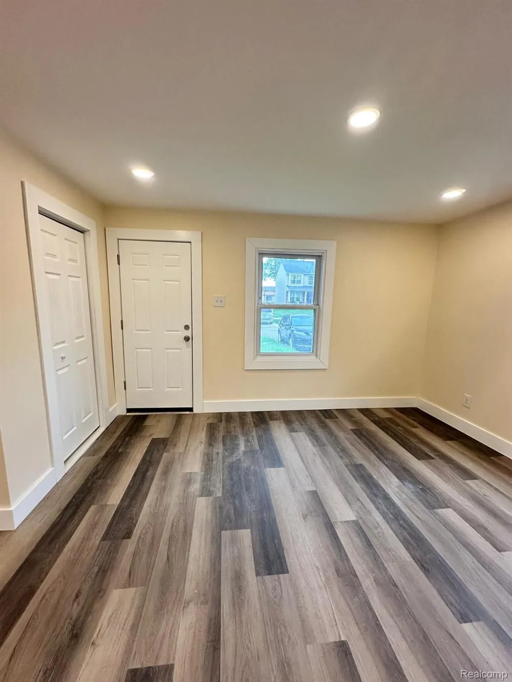 71 Biltmore Drive Troy City, MI 48084