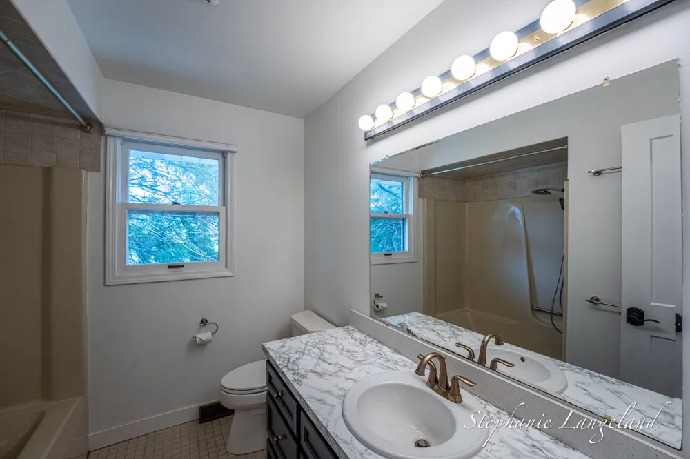 1511 Springbrook Drive Jenison, MI 49428