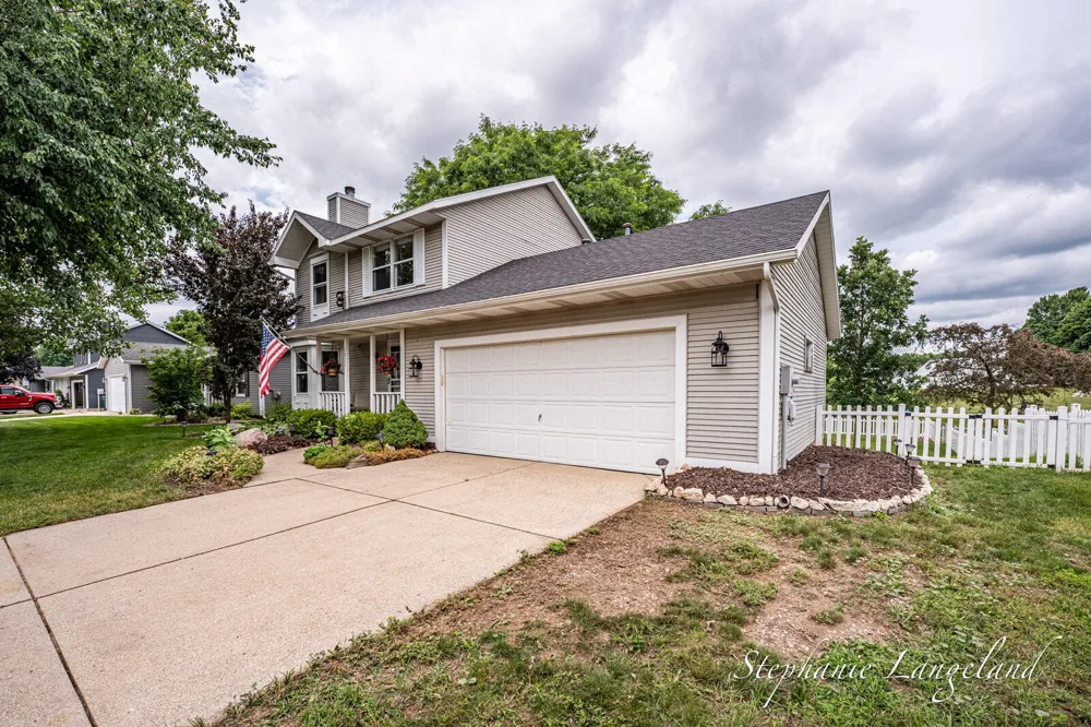1511 Springbrook Drive Jenison, MI 49428
