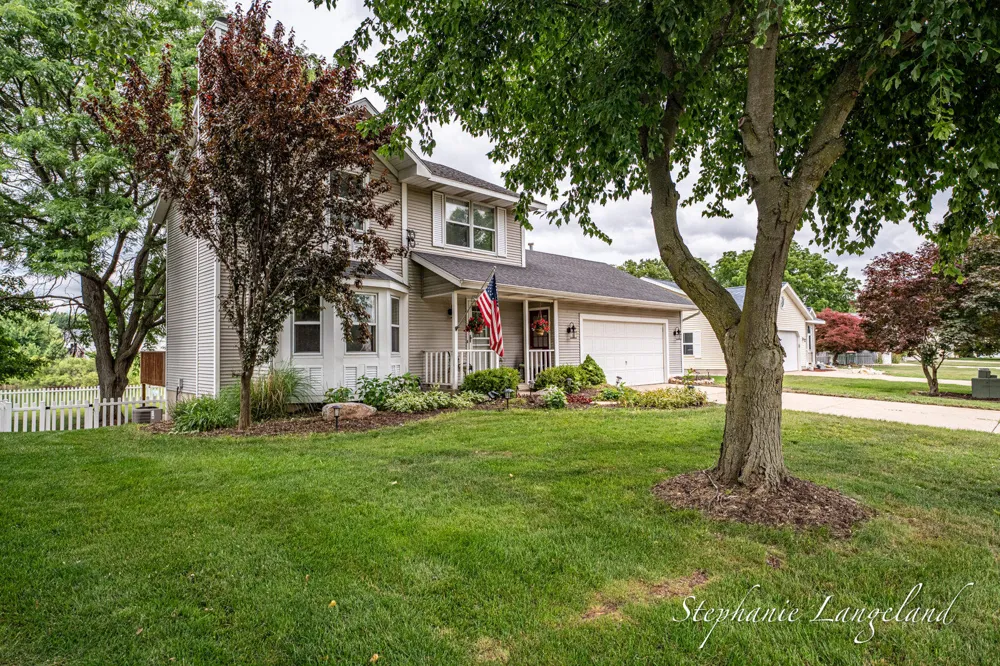 1511 Springbrook Drive Jenison, MI 49428