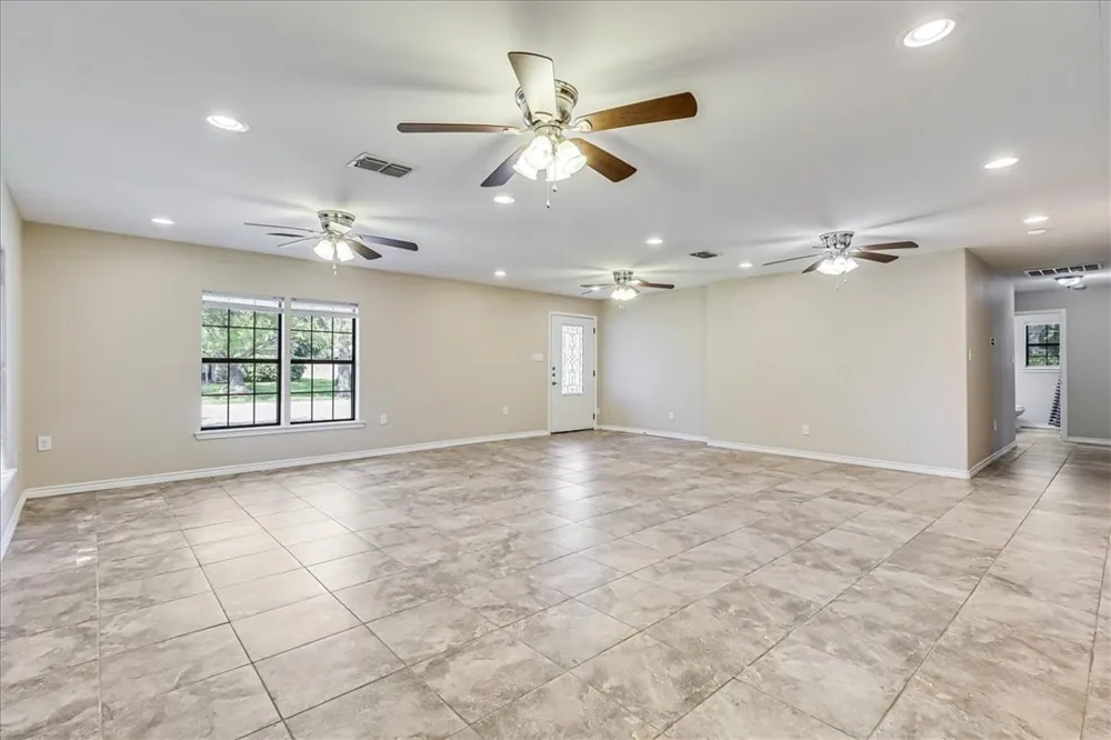 2111 E Lott Avenue Kingsville, TX 78363