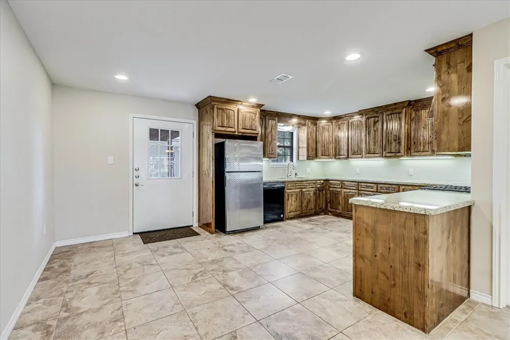 2111 E Lott Avenue Kingsville, TX 78363