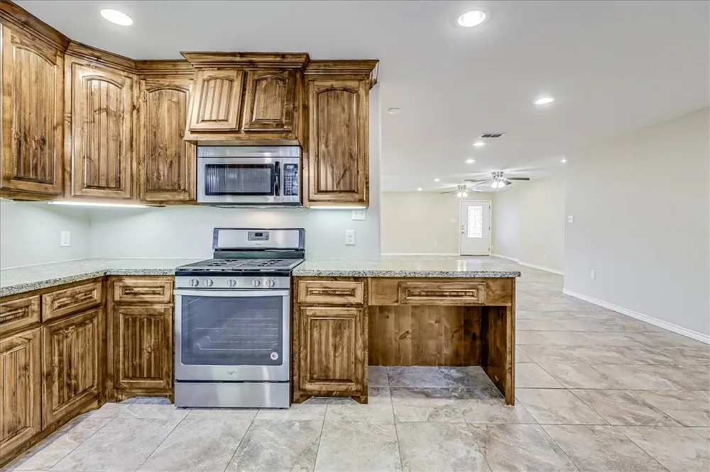 2111 E Lott Avenue Kingsville, TX 78363