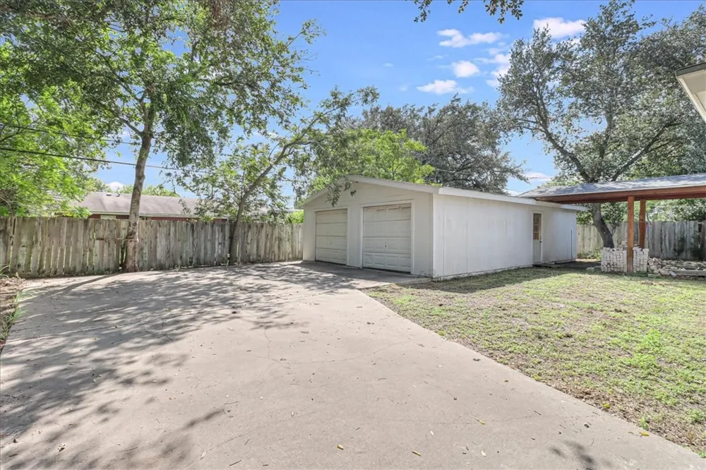 2111 E Lott Avenue Kingsville, TX 78363