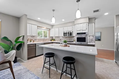 1401 Deer Ledge Trail