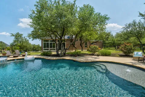 9400 STRATUS DRIVE