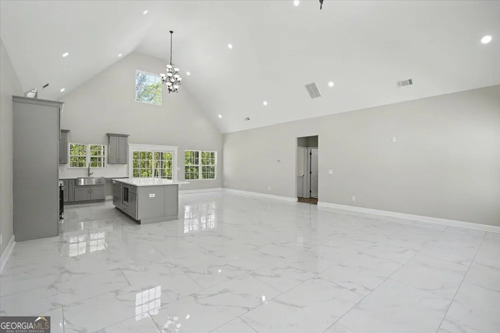 242 Mulberry LN Lindale, GA 30147