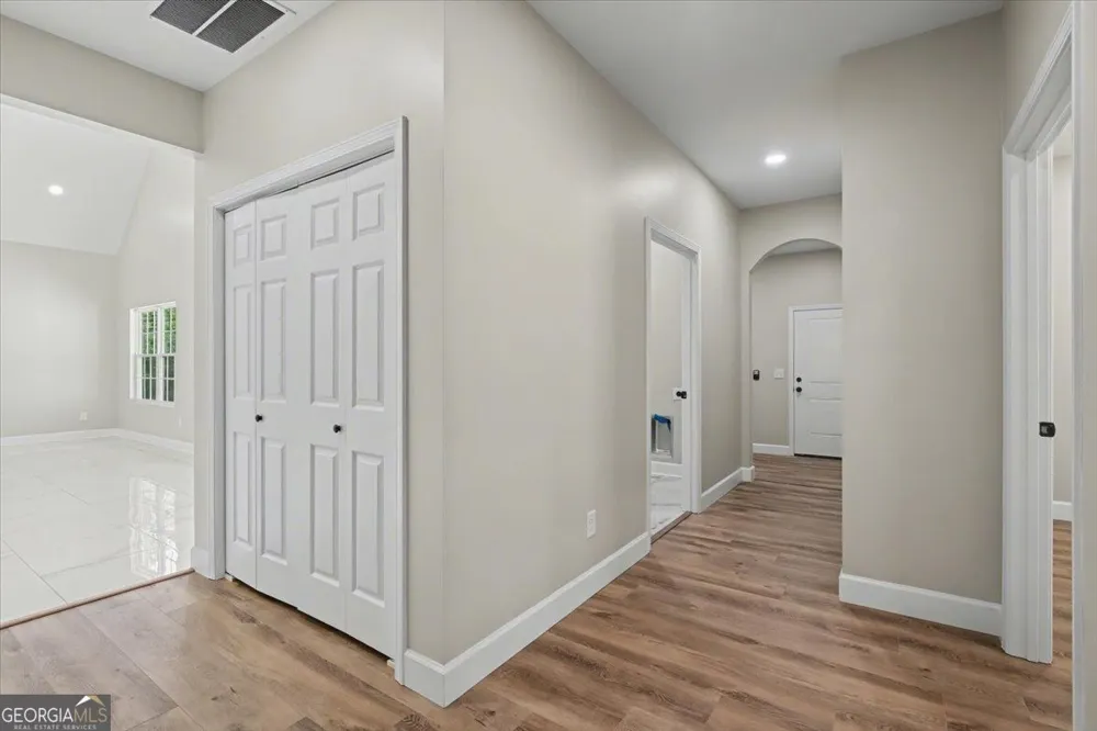242 Mulberry LN Lindale, GA 30147