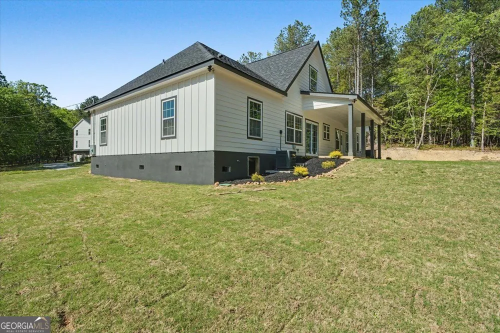 242 Mulberry LN Lindale, GA 30147