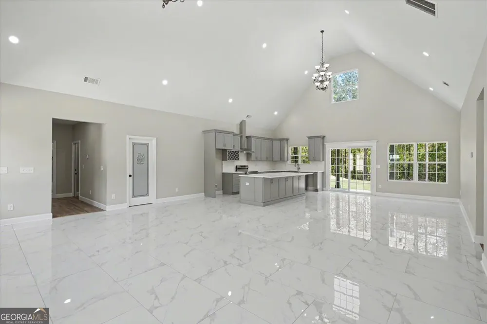 242 Mulberry LN Lindale, GA 30147