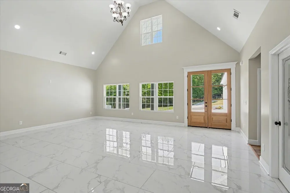 242 Mulberry LN Lindale, GA 30147