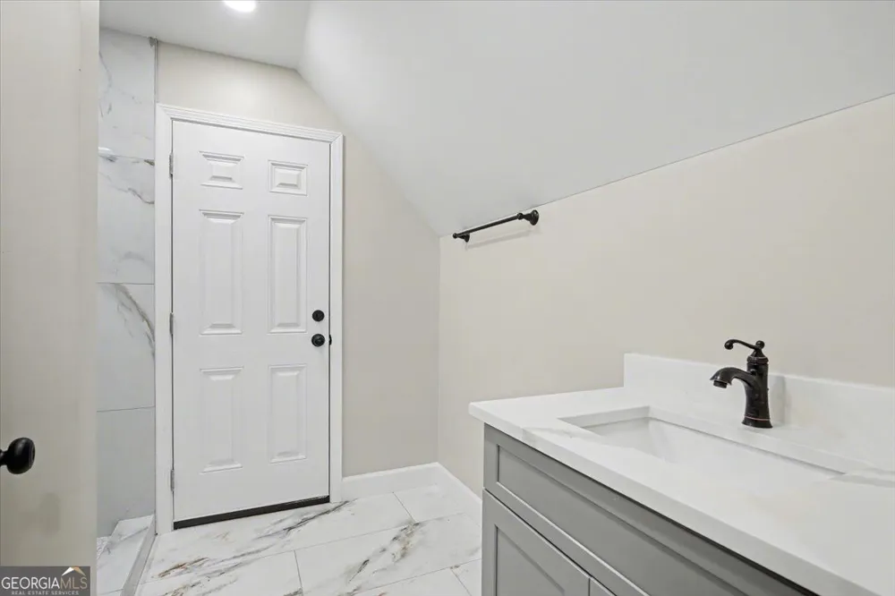 242 Mulberry LN Lindale, GA 30147