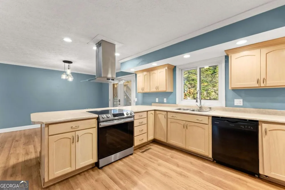 588 Estatohe CIR Toccoa, GA 30577