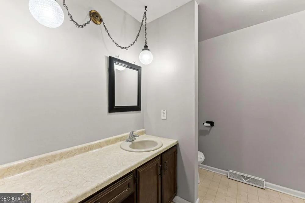 588 Estatohe CIR Toccoa, GA 30577