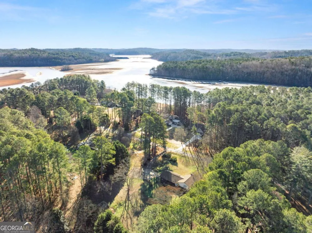 588 Estatohe CIR Toccoa, GA 30577