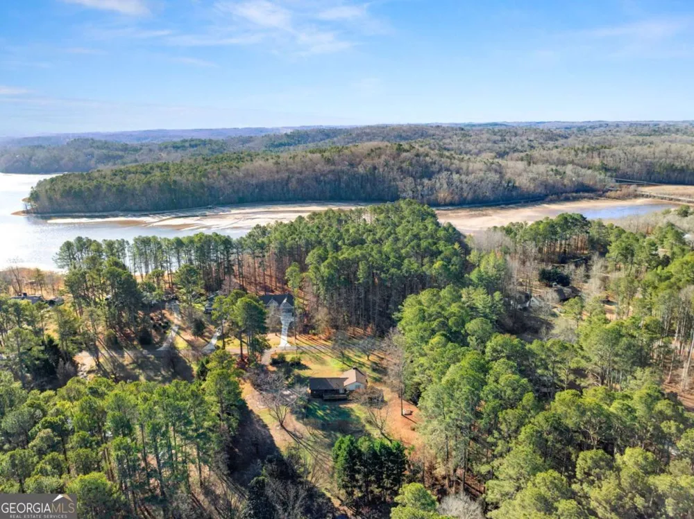 588 Estatohe CIR Toccoa, GA 30577