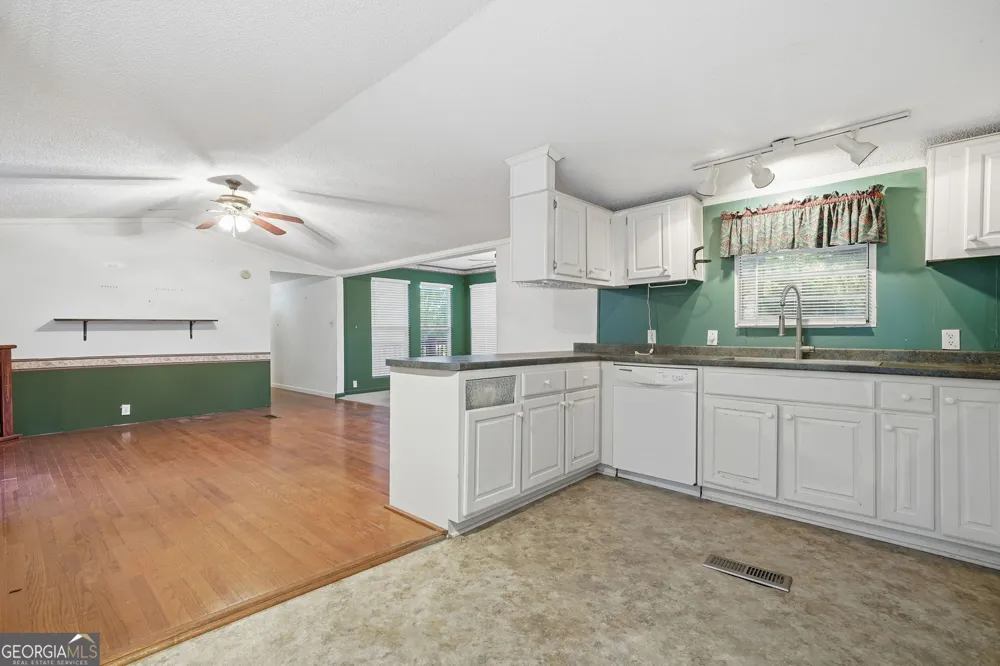 1907 John Call RD Talking Rock, GA 30175