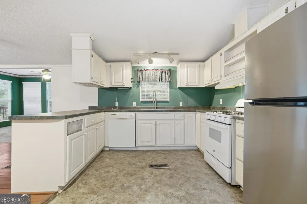 1907 John Call RD Talking Rock, GA 30175