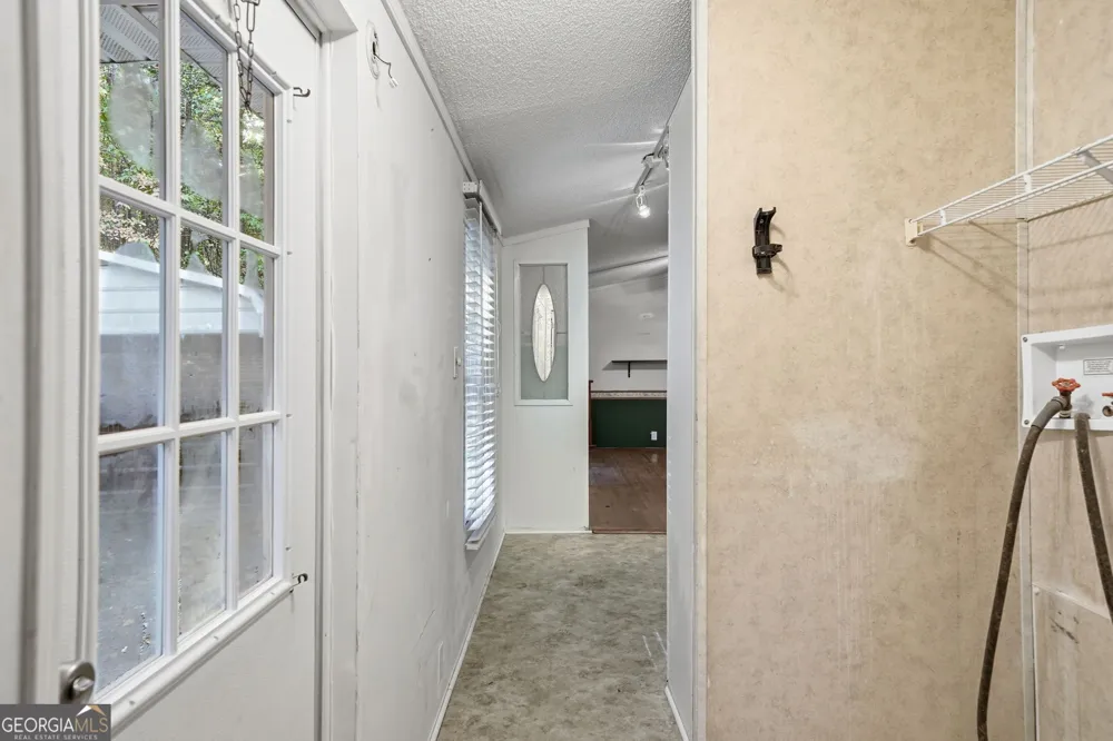 1907 John Call RD Talking Rock, GA 30175