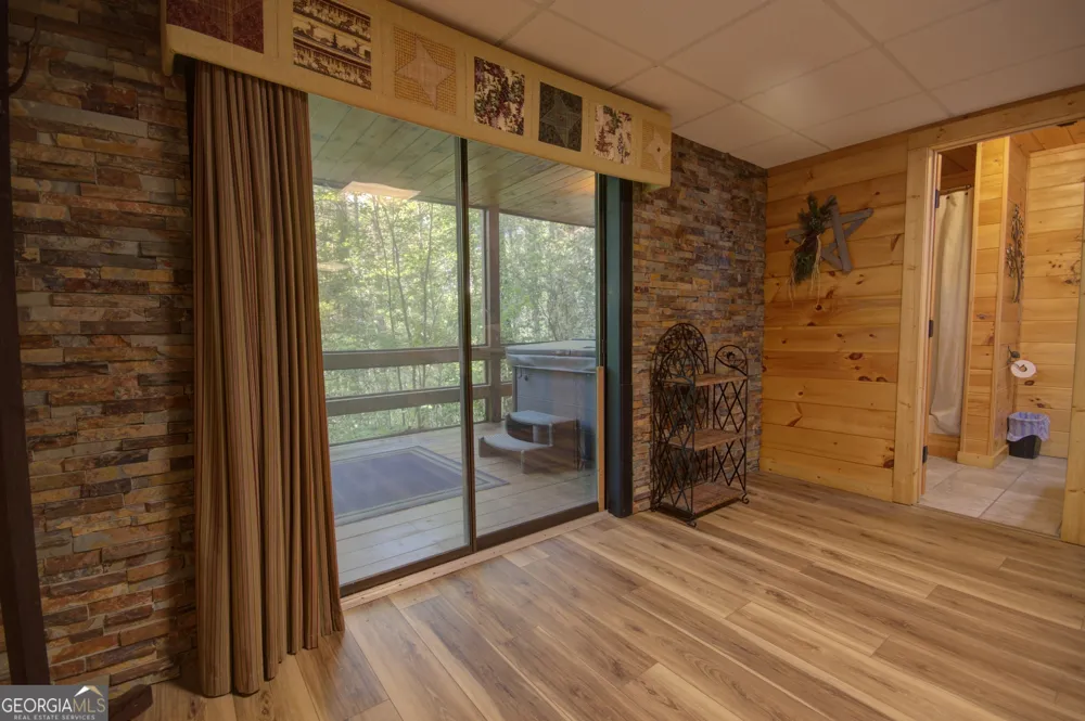 218 Bench Leg RD Mineral Bluff, GA 30559
