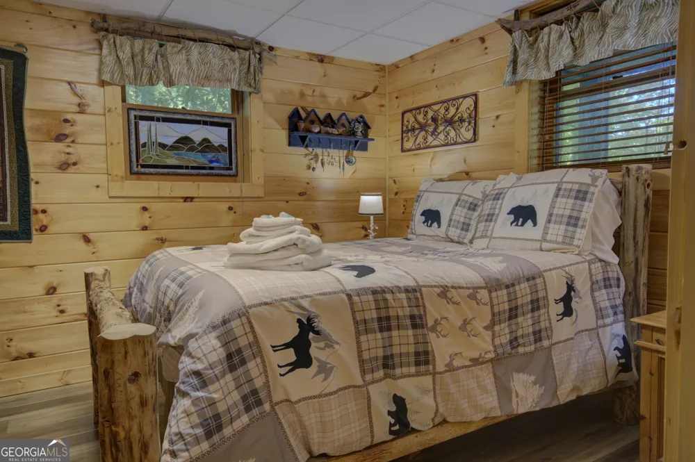 218 Bench Leg RD Mineral Bluff, GA 30559