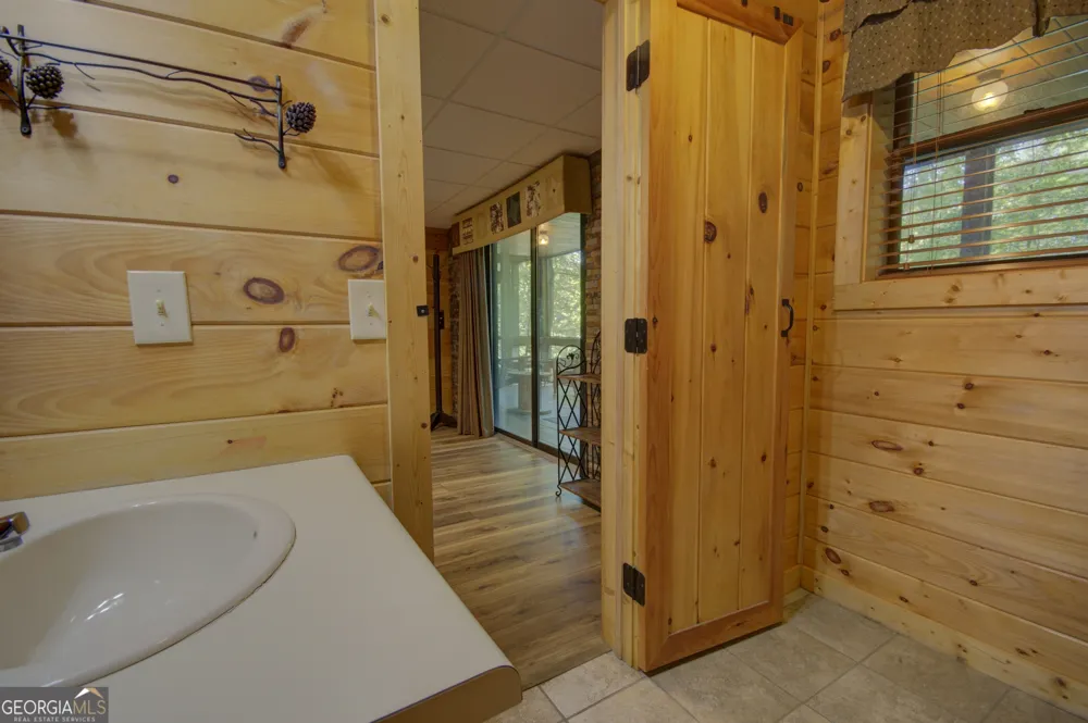 218 Bench Leg RD Mineral Bluff, GA 30559