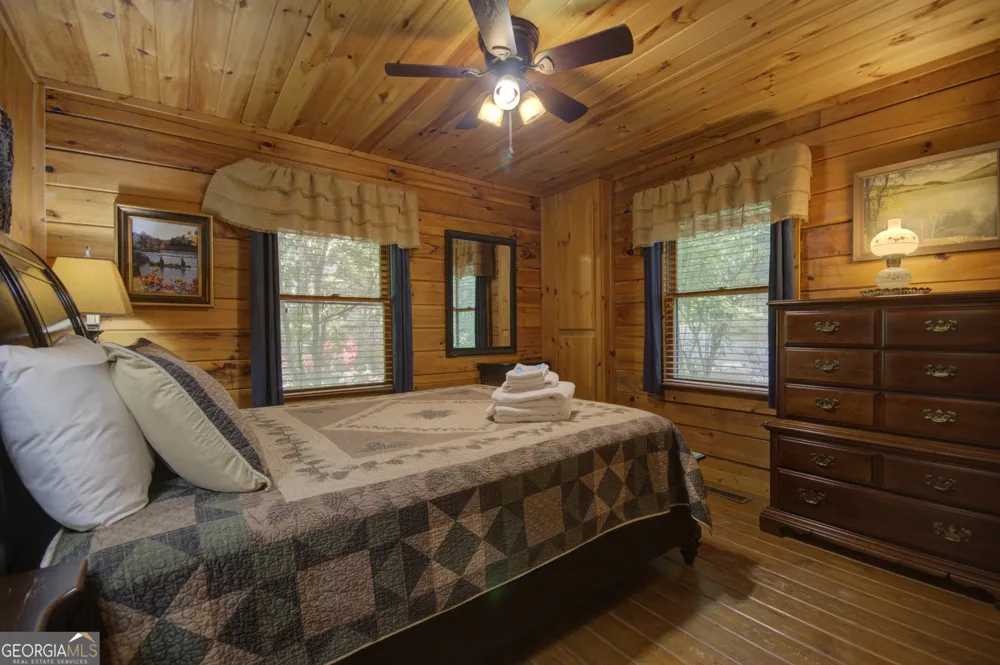 218 Bench Leg RD Mineral Bluff, GA 30559