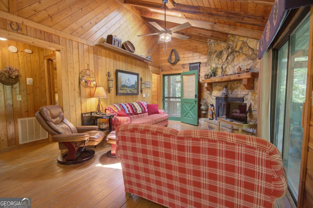 218 Bench Leg RD Mineral Bluff, GA 30559