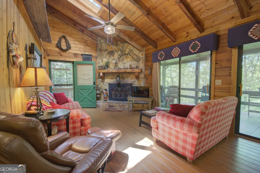218 Bench Leg RD Mineral Bluff, GA 30559