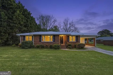 93 Carlton AVE