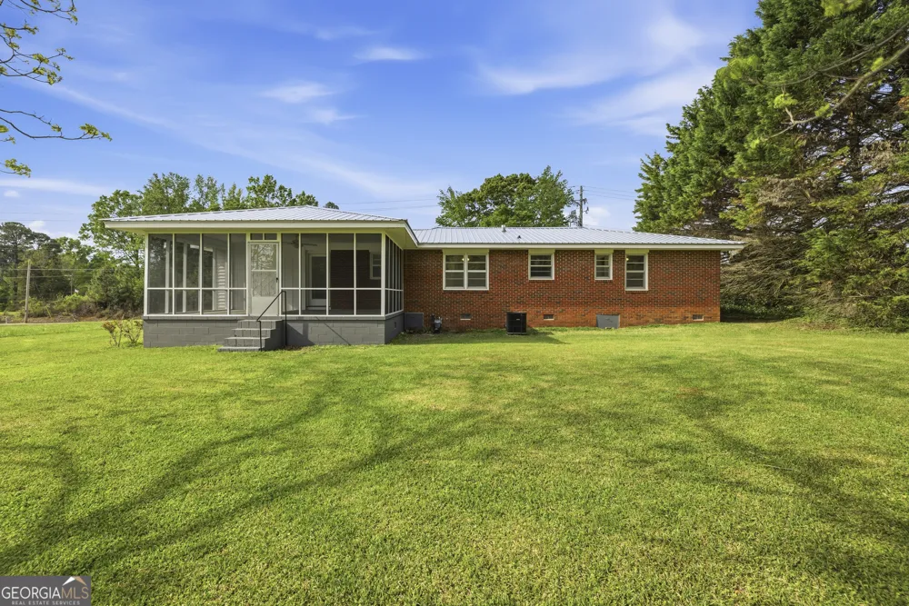 93 Carlton AVE Union Point, GA 30669