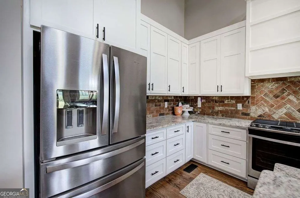 1084 Shahan LN LaFayette, GA 30728