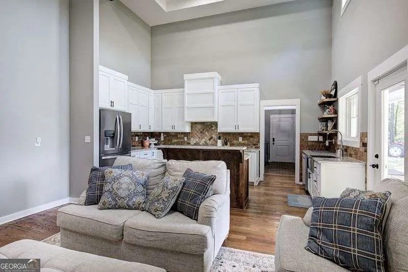 1084 Shahan LN LaFayette, GA 30728