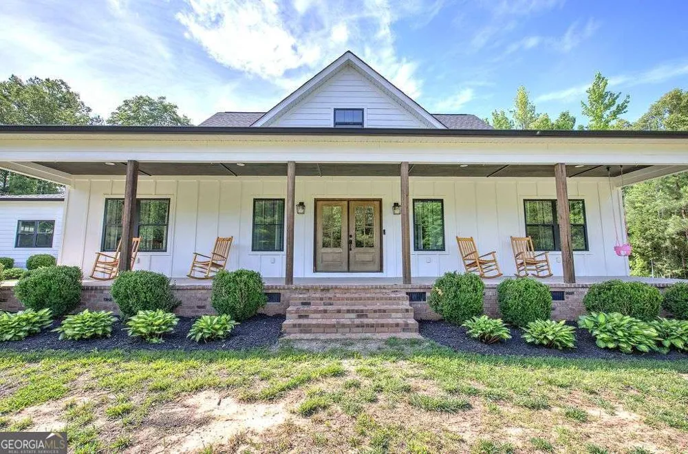 1084 Shahan LN LaFayette, GA 30728