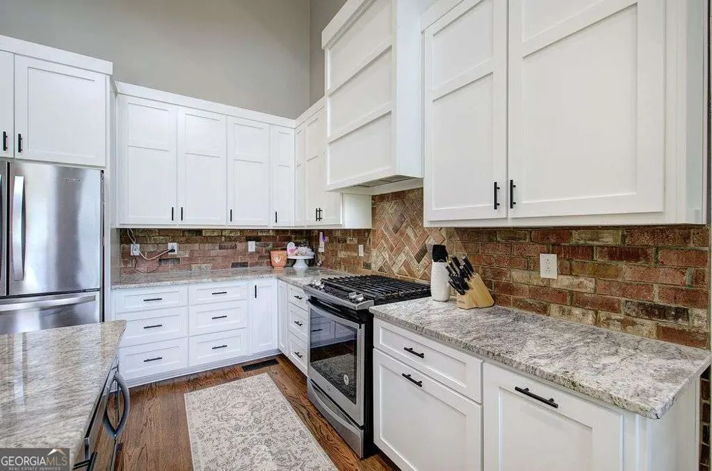 1084 Shahan LN LaFayette, GA 30728