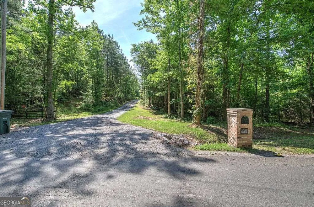 1084 Shahan LN LaFayette, GA 30728