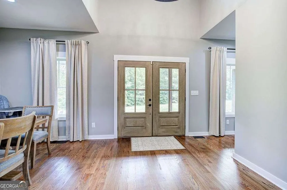 1084 Shahan LN LaFayette, GA 30728