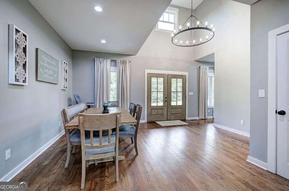 1084 Shahan LN LaFayette, GA 30728