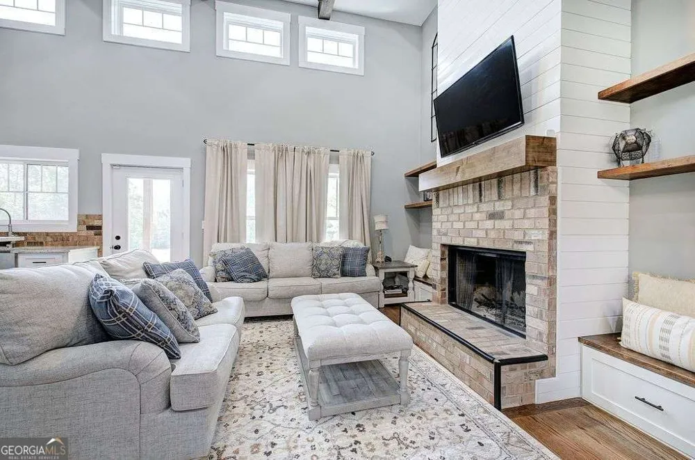 1084 Shahan LN LaFayette, GA 30728